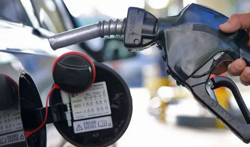 SON DAKİKA: Benzine 1,07 TL Zam Geldi!