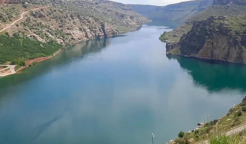 Dicle Barajı'nda kontrollü su tahliyesi