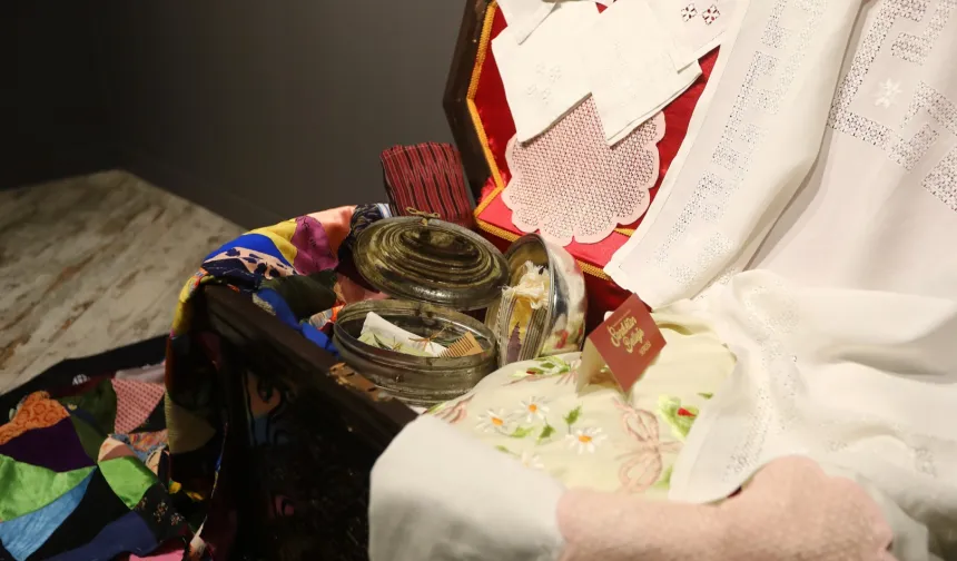 Gaziantep'te 'Sandıktan Belleğe: Meral Dai'nin 70 Yıllık Çeyizi' sergisi açıldı