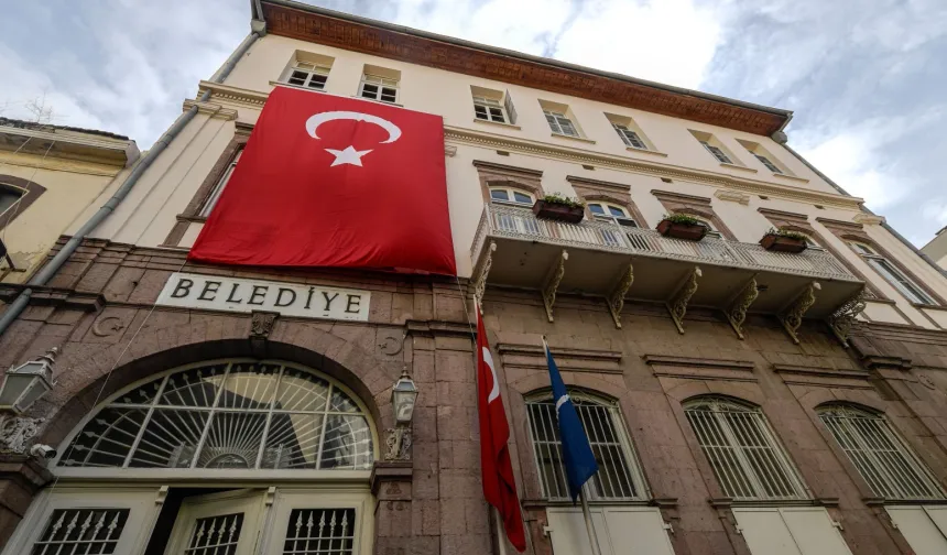 İzmir’de Taşınmaz Krizi: Büyükşehir’den Vakıflar’a Yargı Hamlesi!