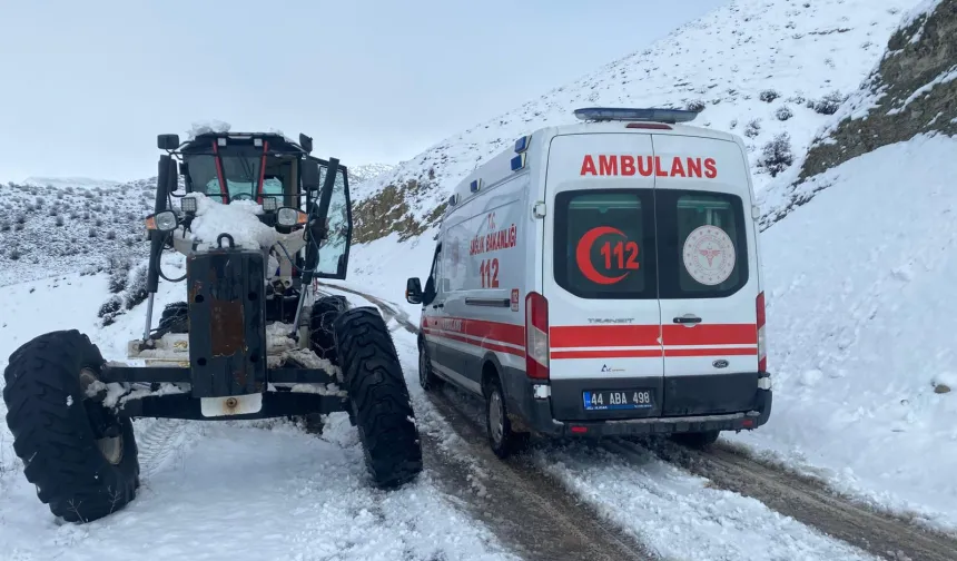 Malatya'da ekipler karla mücadele için seferber