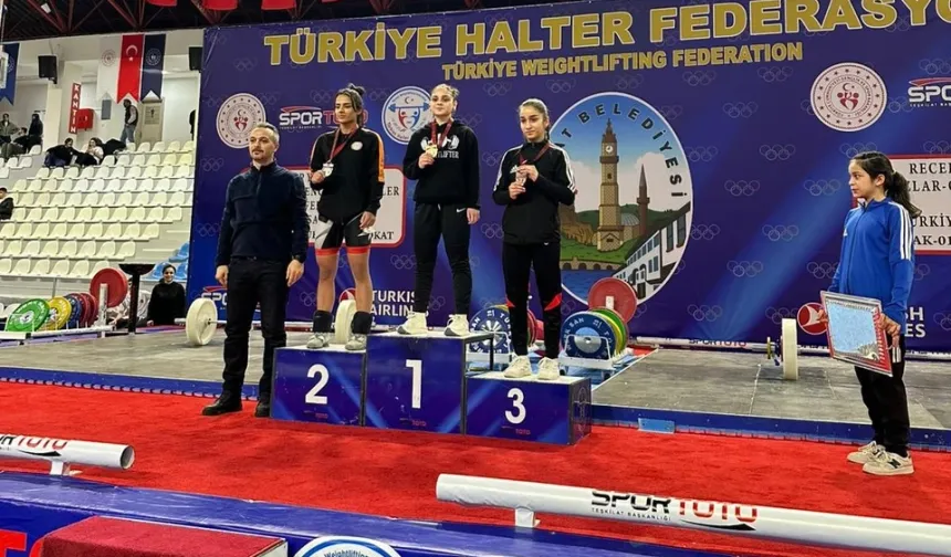 Nevşehirli halterci Hatice Kızmaz tarihe geçti