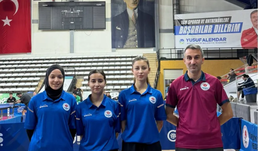 Trabzon Büyükşehir kadın masa tenisi takımı zirvede