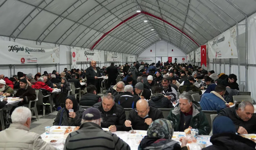 450 bin kişi iftar sofrasında buluştu