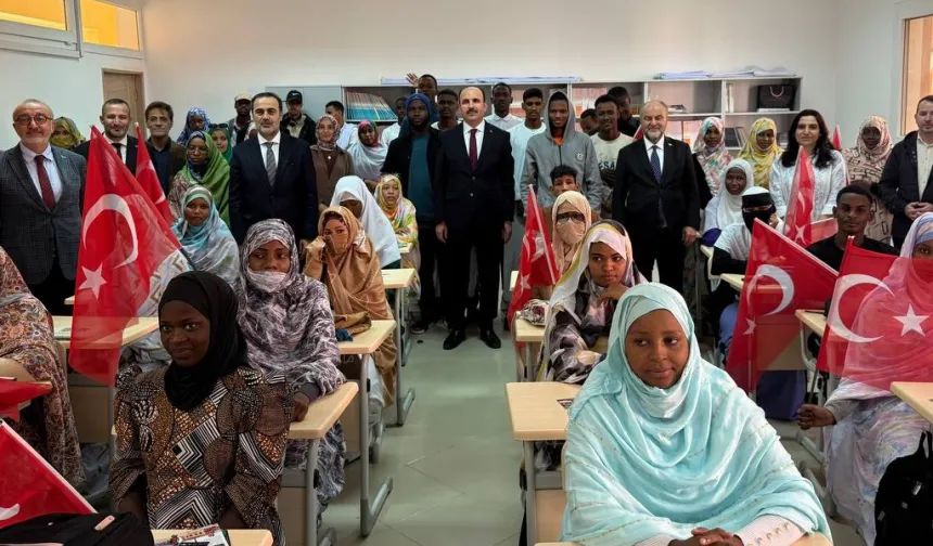 Afrikalı öğrenciler UCLG Başkanı Altay'ı coşkuyla karşıladı