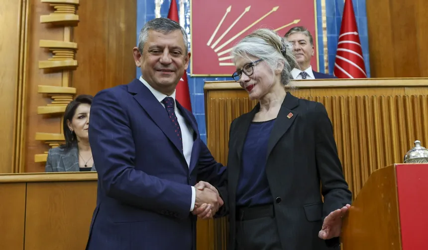 Emine Ülker Tarhan yeniden CHP'de