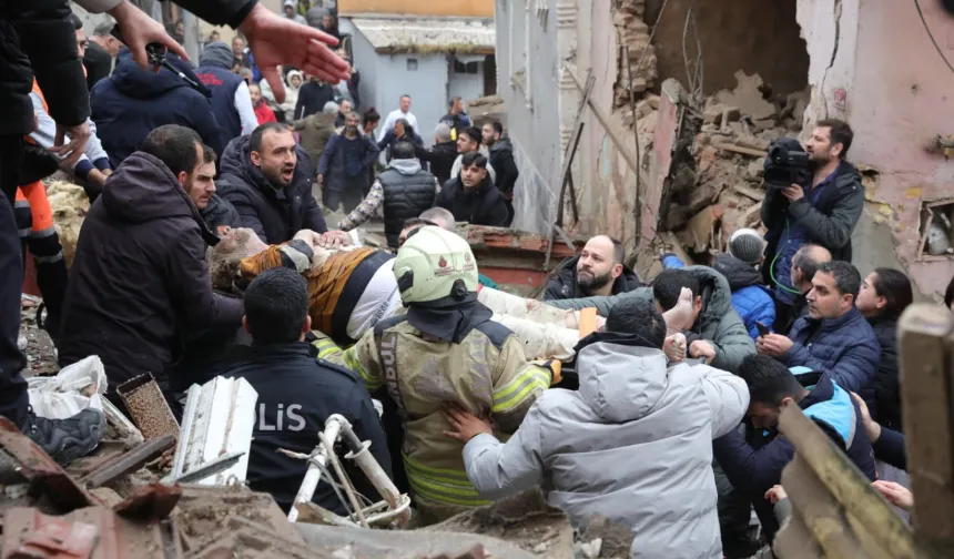 Fatih'te son durum: 1 Ölü, 10 yaralı!