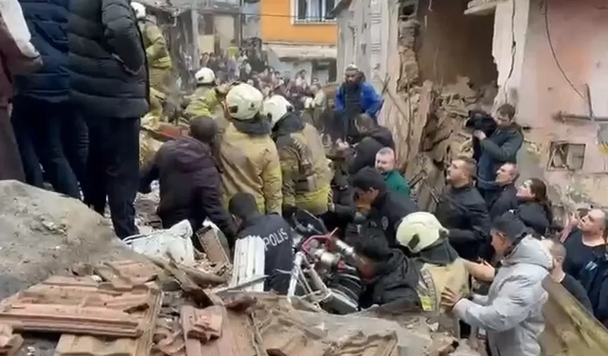 İBB: Fatih'teki bina çökmesinin nedeni inceleniyor