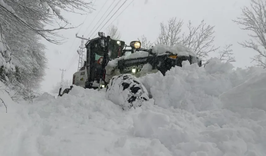Ordu'da Büyükşehir ekipleri karla mücadelede sahada
