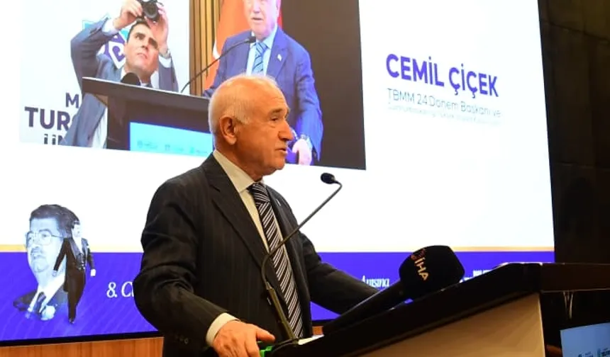 Cemil Çiçek Malatya'da 'Özallı Yıllar'da konuştu
