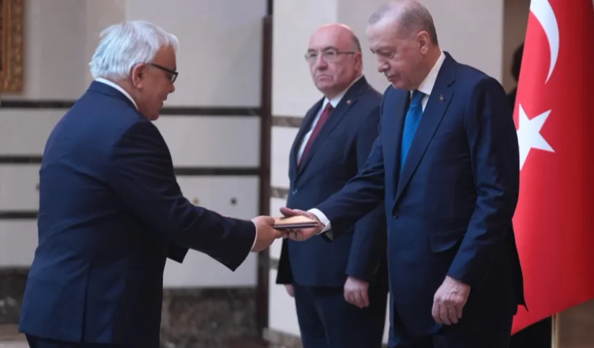 Cumhurbaşkanı Erdoğan'a 5 ülkeden güven mektubu