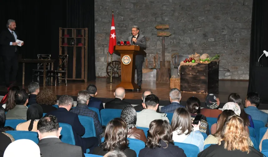 Hüseyin Kazaz Kültür Merkezi Muhacirlik oyunu ile açıldı