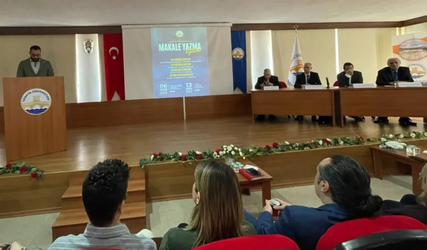 İpsala MYO akademisyenleri 'bilimsel yayıncılık' için Keşan'da buluştu