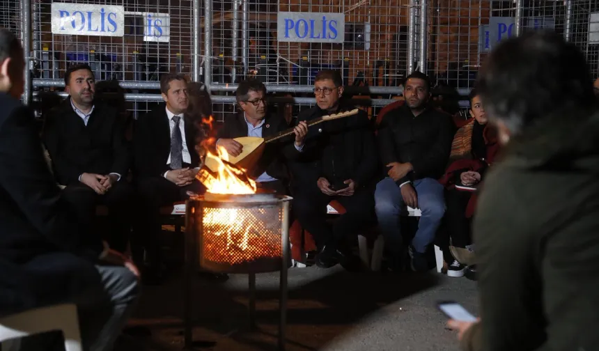 İzmir'de 'Ata mirası nöbeti' üçüncü gününde