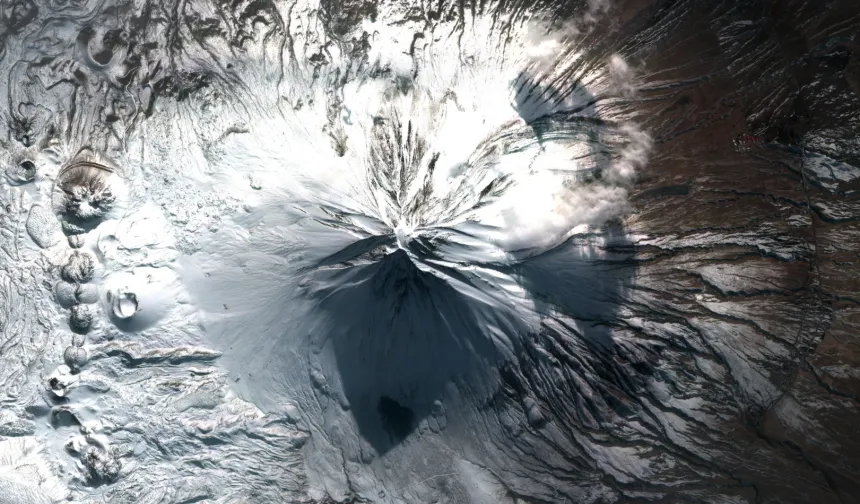 Zirveden uzaya... Ağrı Dağı'na gökyüzünden selam