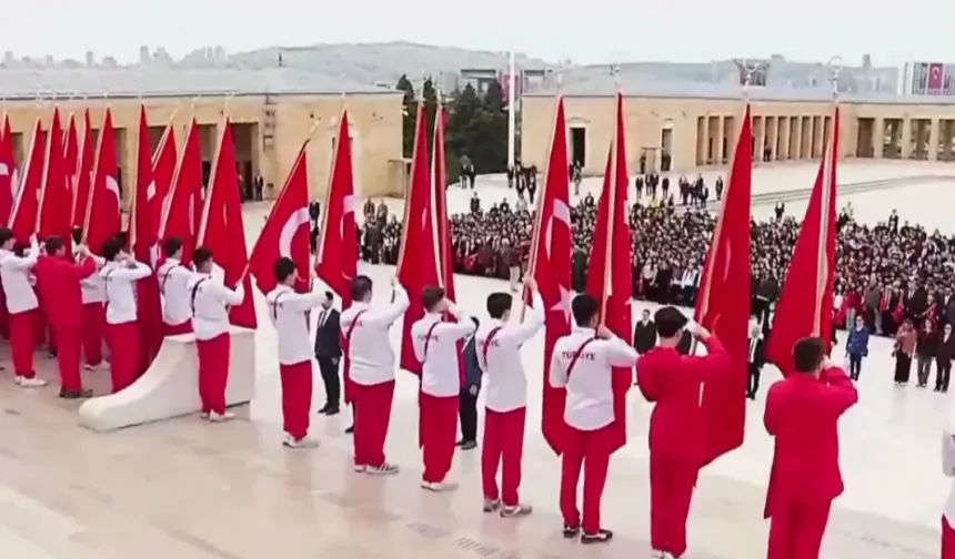 Anıtkabir'de 19 Mayıs töreni... Gençler Anıtkabir'de