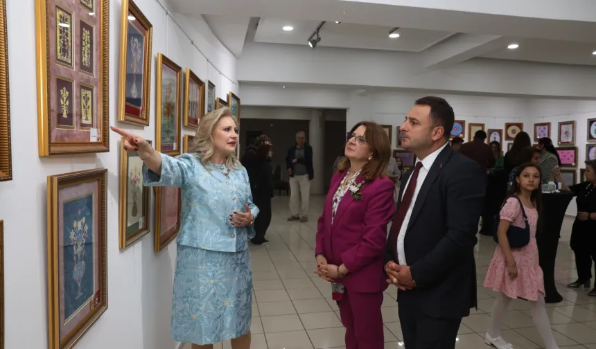 Bursa Nilüfer'de ebru ve kaat-ı sergisi açıldı