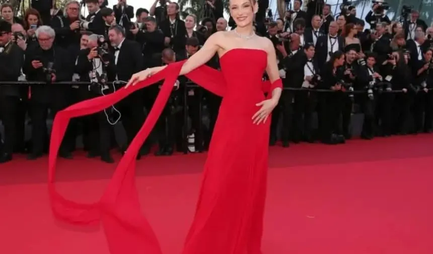 Cannes kırmızı halısında bir İpsalalı... Sümeyye Aydoğan ışıltısıyla büyüledi