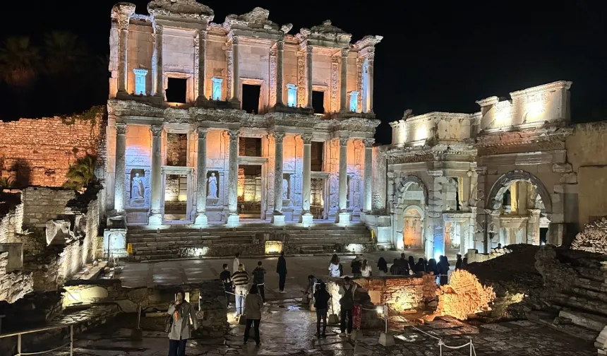 Efes'te gece müzeciliği gençlerle buluşuyor