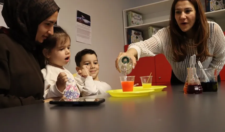 İstanbul Maltepe'de aileler bilimi çocuklarla deneyimledi