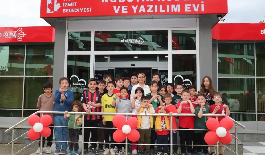 İzmit'te Robotik Kodlama ve Yazılım Evi açıldı