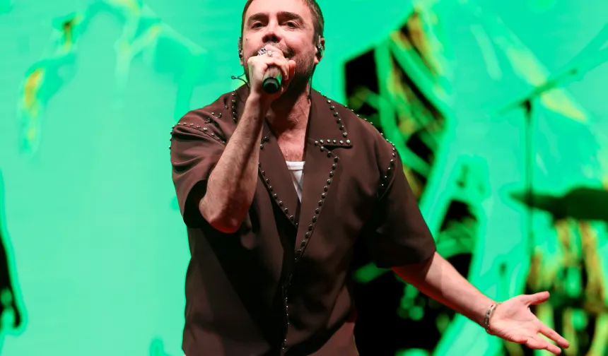 Murat Dalkılıç sahnelere muhteşem dönüş yaptı