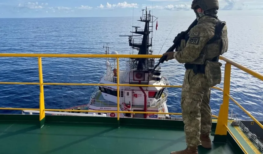 Somali açıklarında Türk Deniz Gücü'nden sondaj gemilerine güvenlik desteği