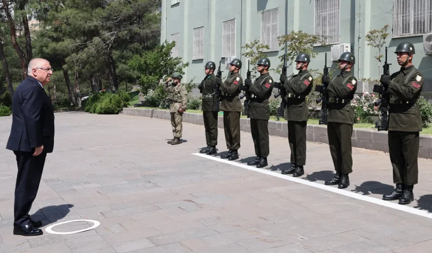 Bakan Güler'den Kahramanmaraş'ta Tugay Komutanlığı'na ziyaret