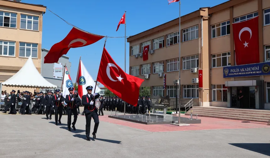 Bursa POMEM 32. Dönem Mezuniyet Töreni: 475 Yeni Polis Göreve Başladı