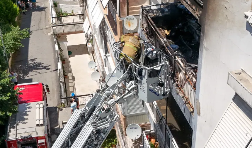 İzmir Karabağlar'da Apartman Yangını: 6 Kişi Tahliye Edildi