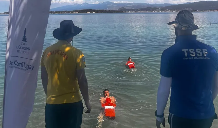İzmir sahillerinde hayat nöbeti