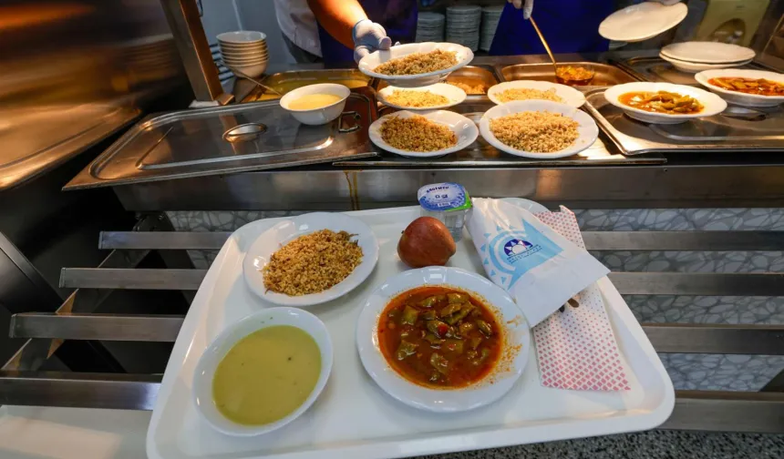 İzmir'de 7. Kent Lokantası Konak'ta Açıldı: 4 Çeşit Yemek Sadece 25 TL