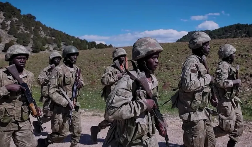 Mali ve Nijerli komandolar temel eğitimi başarıyla tamamladı