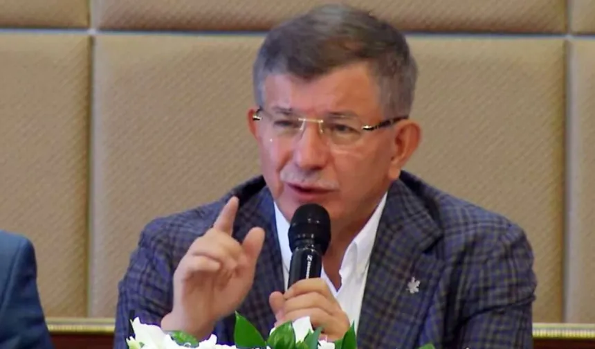 Davutoğlu siyasetten çekildi, Gelecek Partisi kapandı