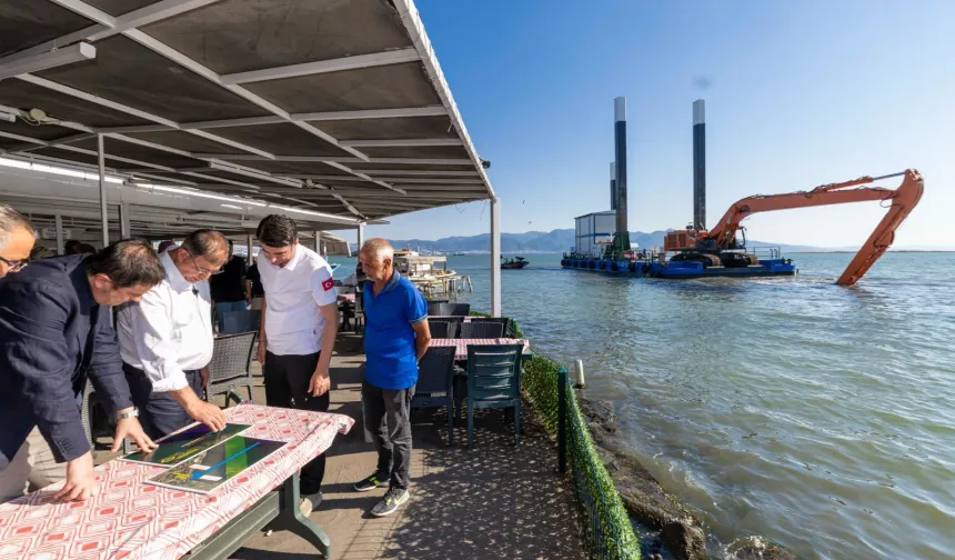 İzmir Körfezi'nde Dip Tarama Başarısı: 25 Yıl Sonra Jumbo Karides Döndü