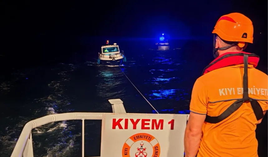 Kilitbahir açıklarında sürüklenen tekne kurtarıldı