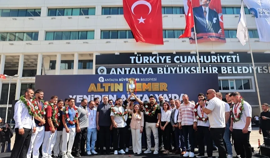 Kırkpınar Başpehlivanı Erkan Taş Antalya'da Coşkuyla Karşılandı