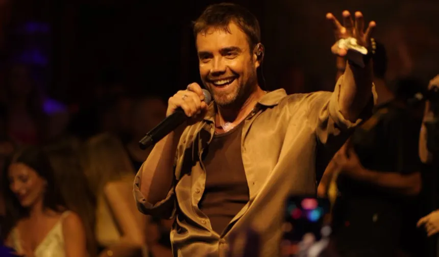 Murat Dalkılıç İstanbul'da 5 Saat Sahnede Kalarak Rekor Kırdı