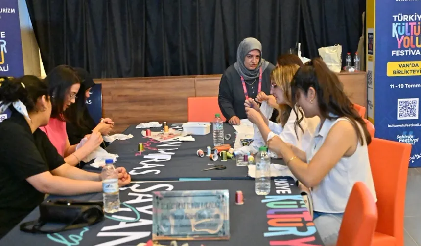 Van Kültür Yolu Festivali'nde Geleneksel Sanat Rüzgarı