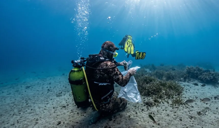 Aydın Kuşadası'nda deniz dibi temizliği