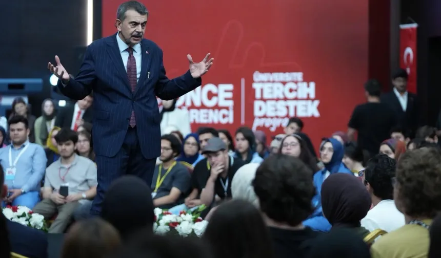 Bakan Tekin üniversite adaylarıyla tecrübe paylaştı