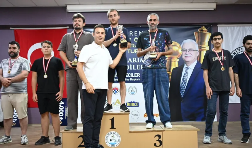 Balıkesir'de Satranç Turnuvası ödülleri sahiplerini buldu