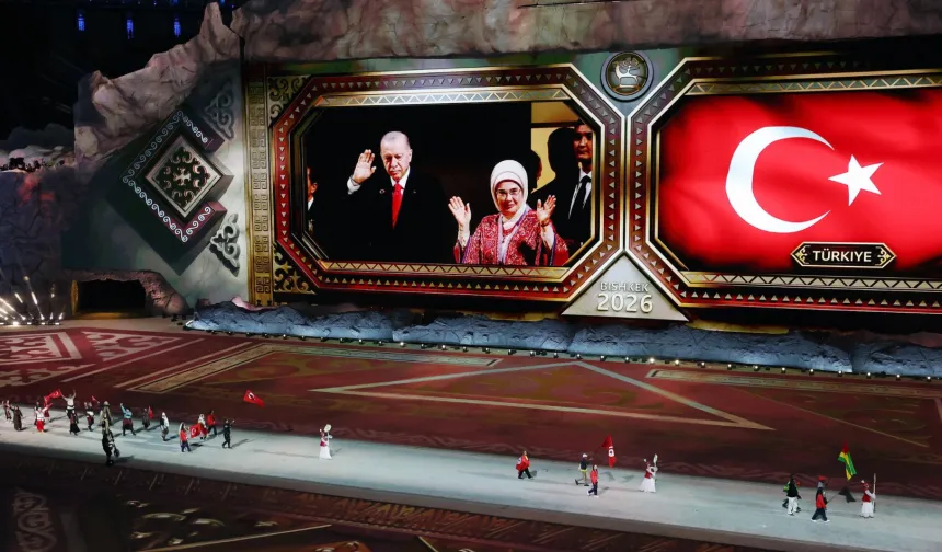 Dünya Göçebe Oyunları'nın açılışını liderlerle birlikte izledi
