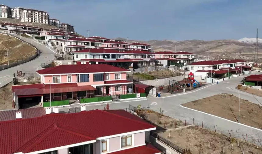 Elazığ'da 371 Ahıska Türkü aileye yeni konut ve kimlik kartı