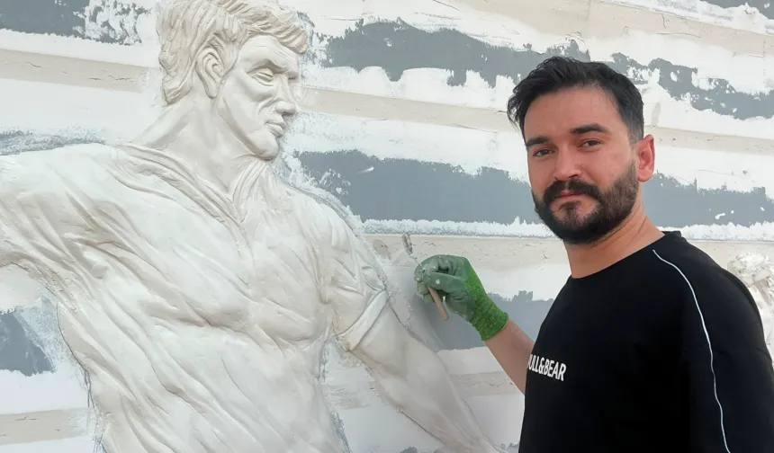 Heykel sanatçısı Berat Çelik sanatıyla değer katıyor