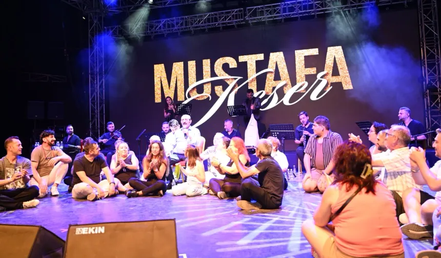 Mustafa Keser'den müzik ve kahkaha dolu gece