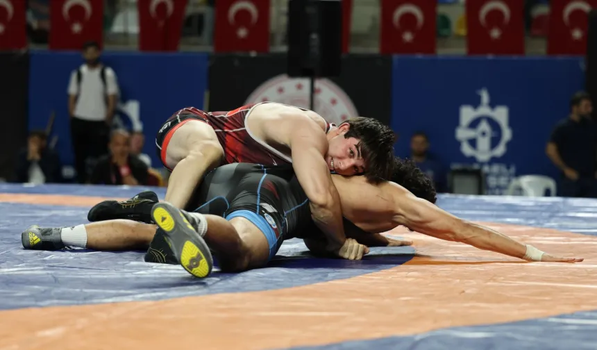 Uluslararası Güreş Turnuvası'na Türk sporcular damga vurdu
