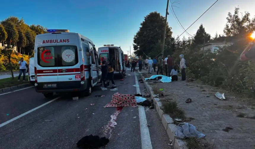 Akçakoca'da bir TIR patpat aracına çarptı: 4 kişi öldü, 9 kişi yaralandı