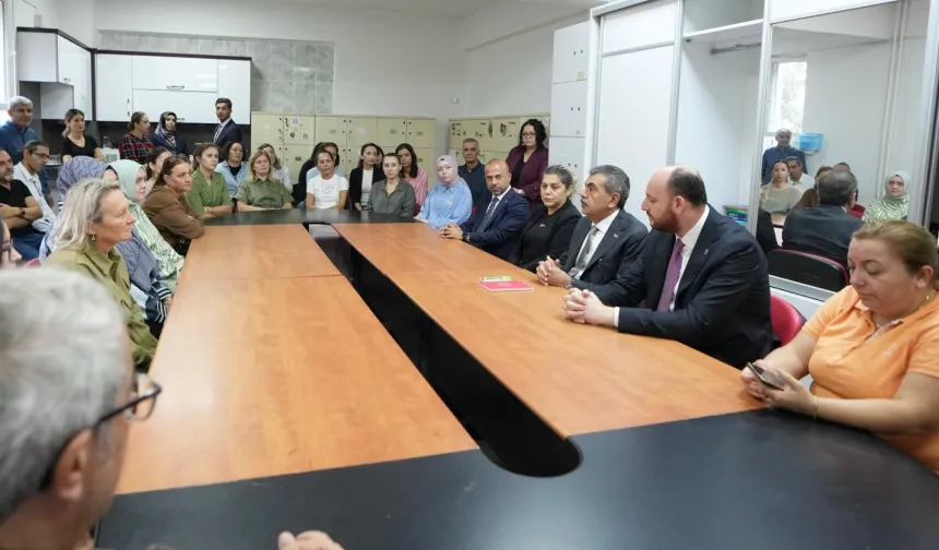 Bakan Tekin'dan Yalova'da okul ziyareti