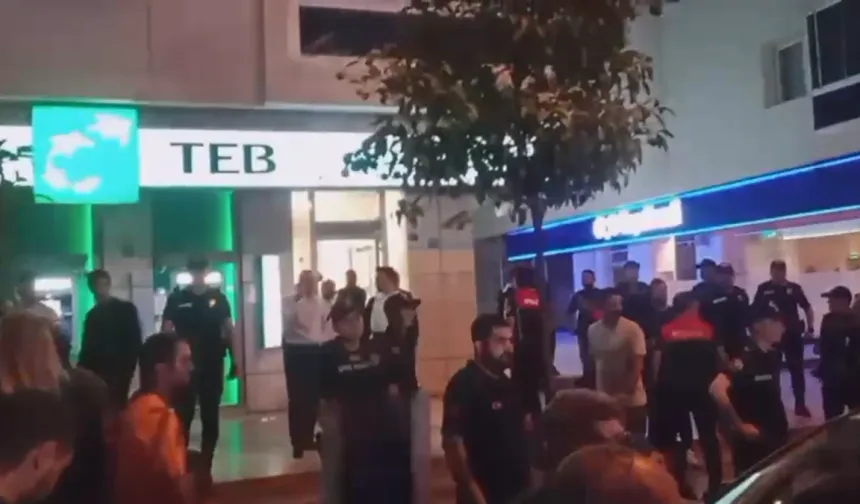 İzmir'de banka şubesinde 5 çalışanı rehin alan şüpheli teslim oldu